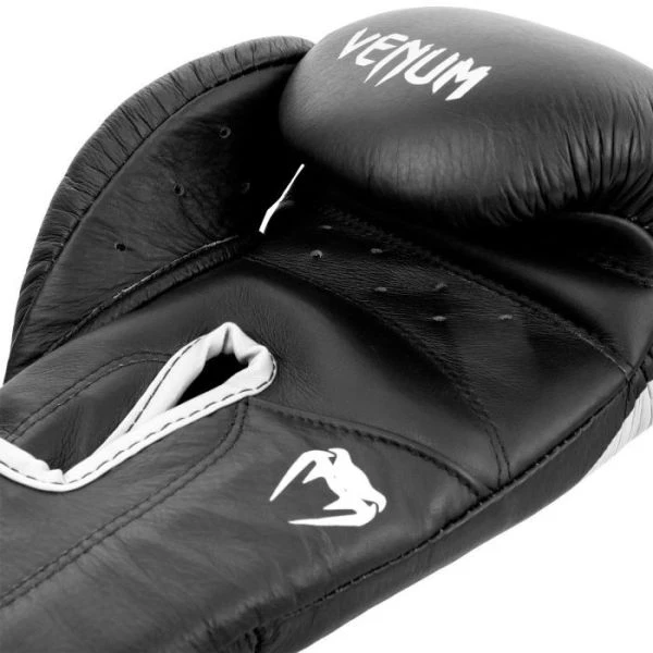 Venum Giant 2.0 Pro Boxing Gloves - Velcro 4 Venum Giant 2.0 Pro Boxing Gloves - Velcro - Image 2