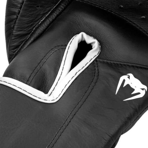 Venum Giant 2.0 Pro Boxing Gloves - Velcro 5 Venum Giant 2.0 Pro Boxing Gloves - Velcro - Image 3