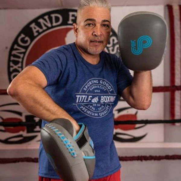 TITLE Air Pocket Technology Punch Mitts 6 TITLE Air Pocket Technology Punch Mitts - Image 4